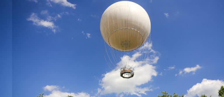 Street View Trusted nas Nuvens Com Balão de Turim